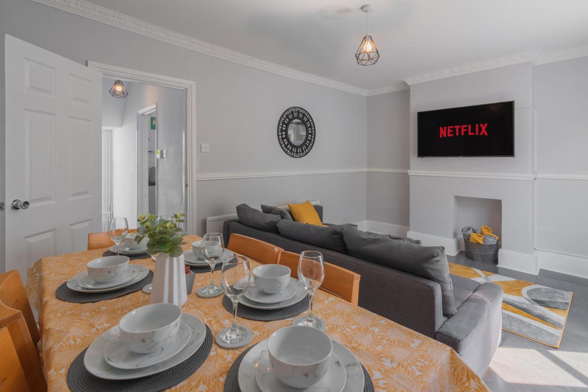 2 Bedroom House In The Centre By Primal Estates Short Lets In